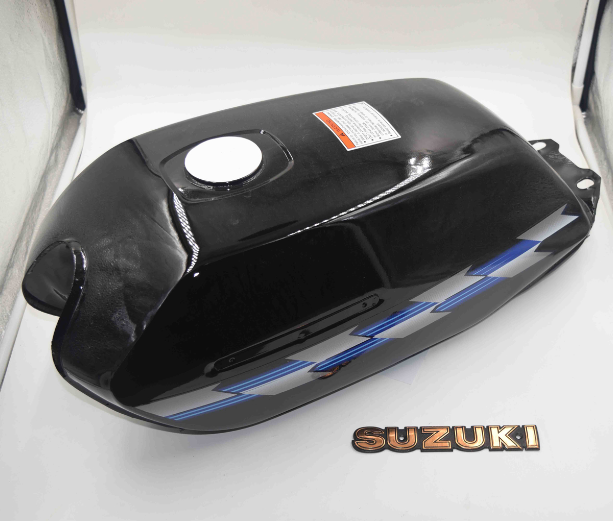 FULE-TANK-AX100-BLCAK 