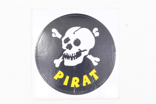 NAKLEJKA PIRAT ŻÓŁTY NAPIS KAT-D 