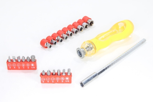 ŚRUBOKRĘT Z WYMIENNYMI KOŃCÓWKAMI KOMPLET DUŻY 